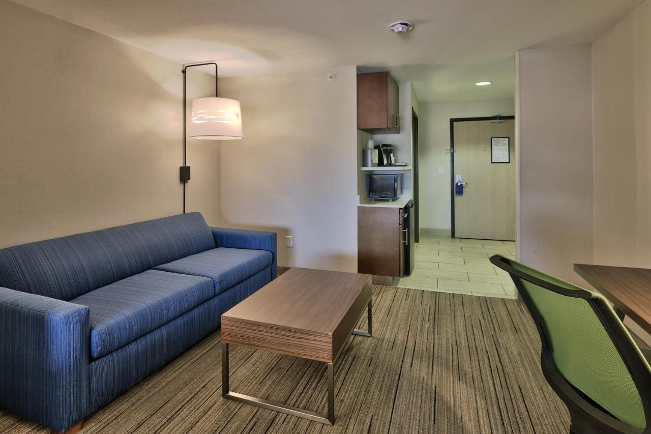 Holiday Inn Express & Suites Portales By Ihg Екстериор снимка