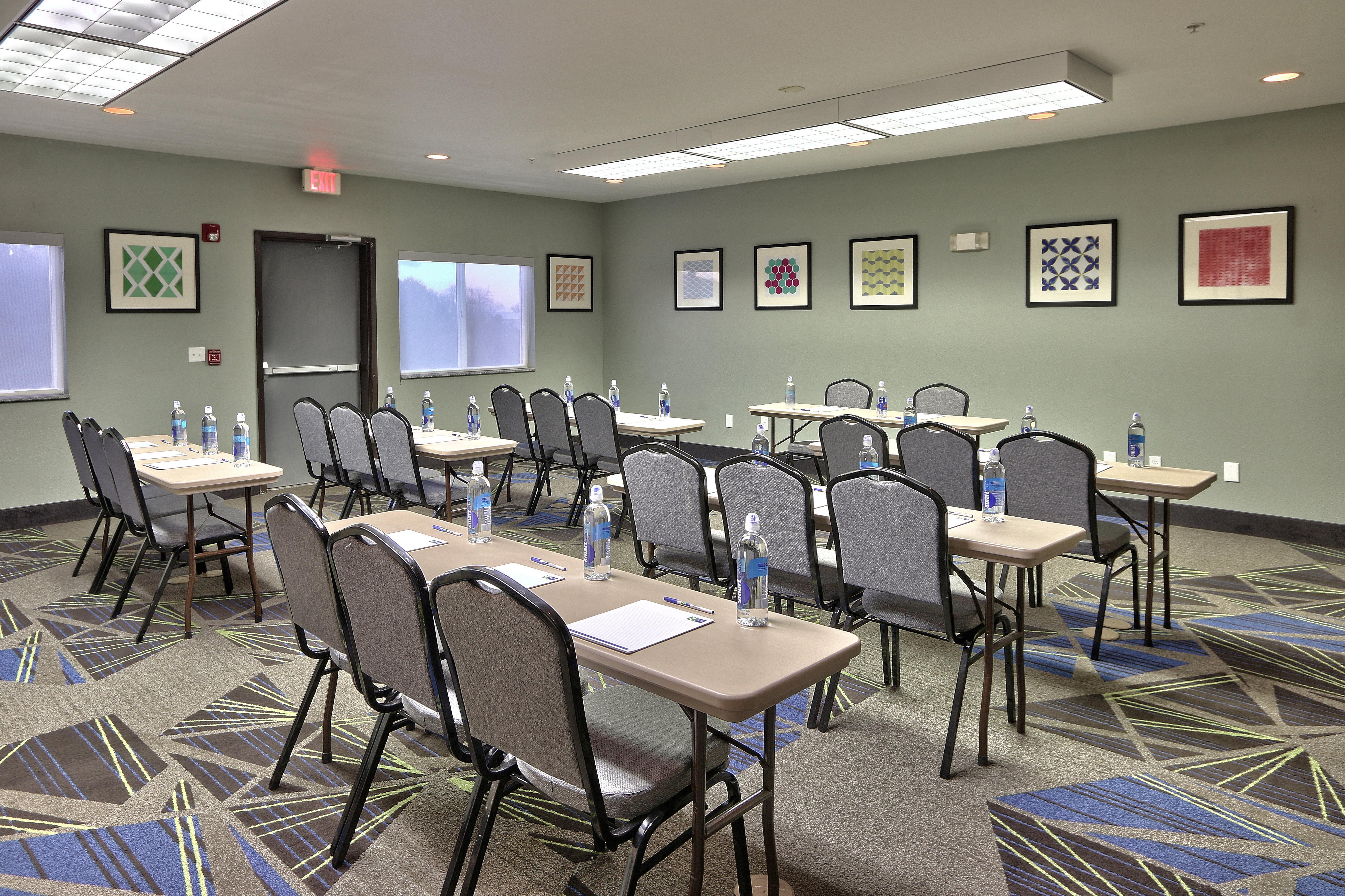 Holiday Inn Express & Suites Portales By Ihg Екстериор снимка