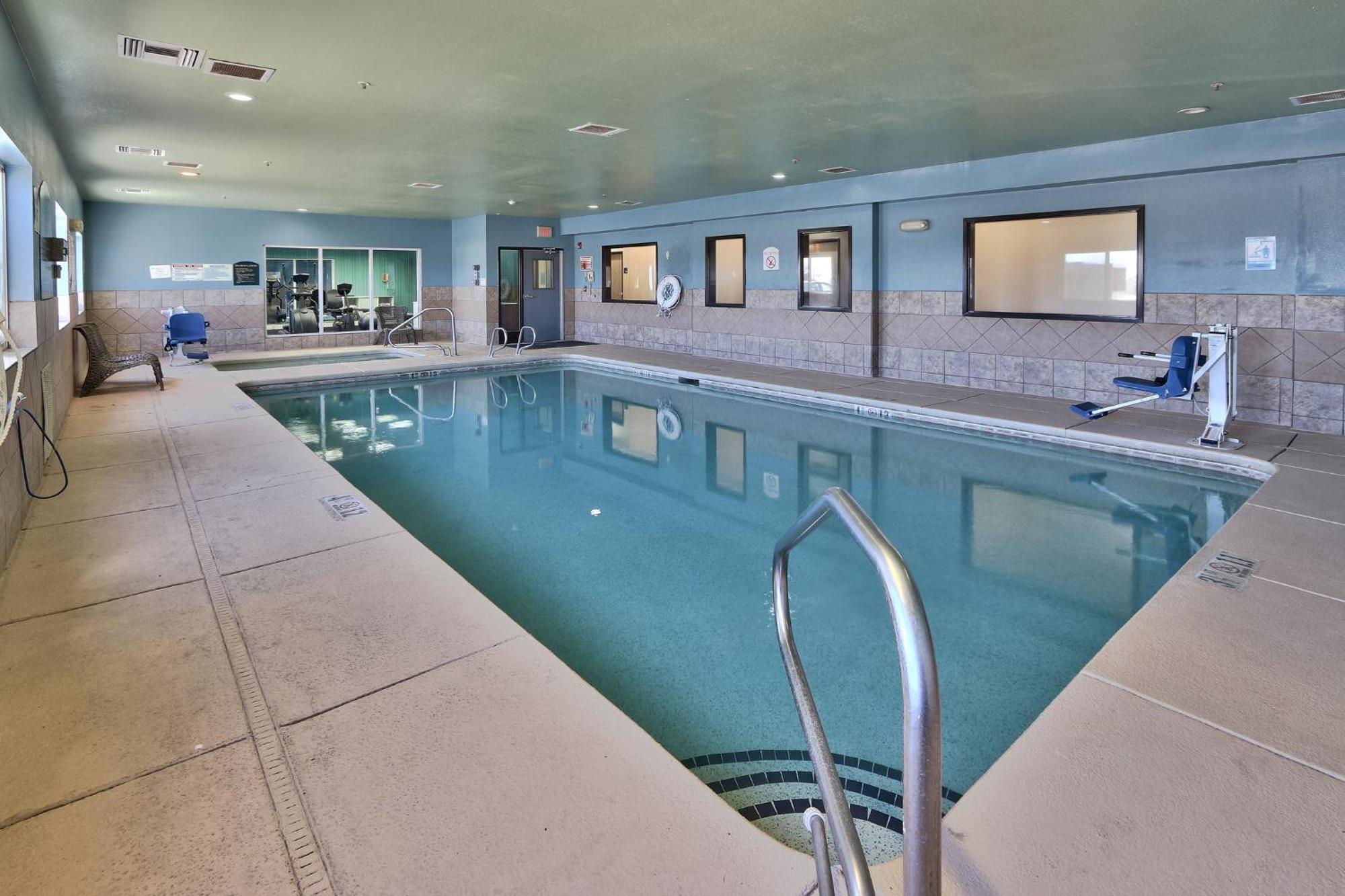 Holiday Inn Express & Suites Portales By Ihg Екстериор снимка