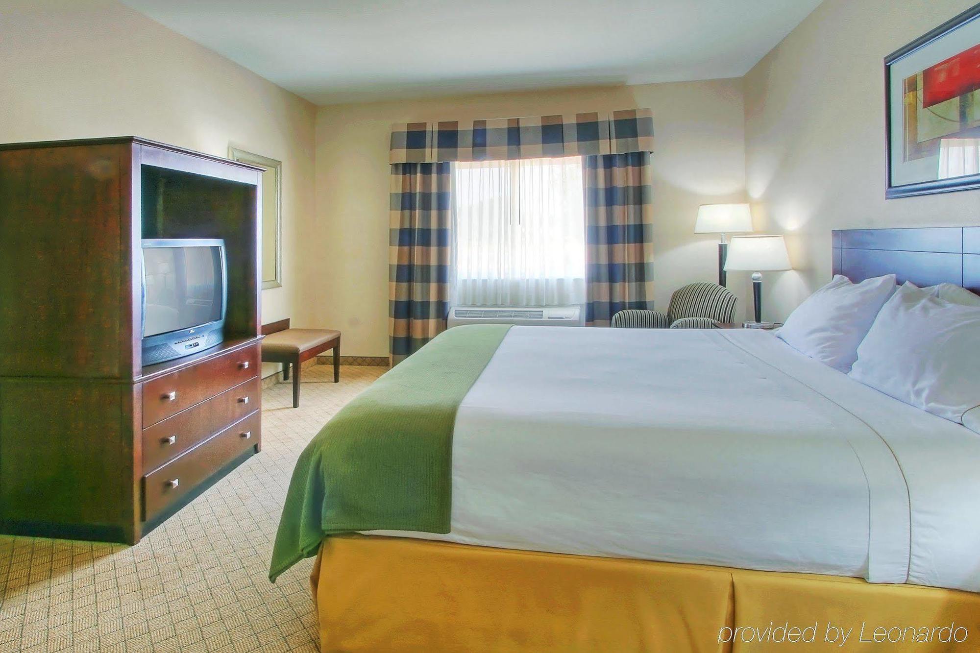 Holiday Inn Express & Suites Portales By Ihg Стая снимка