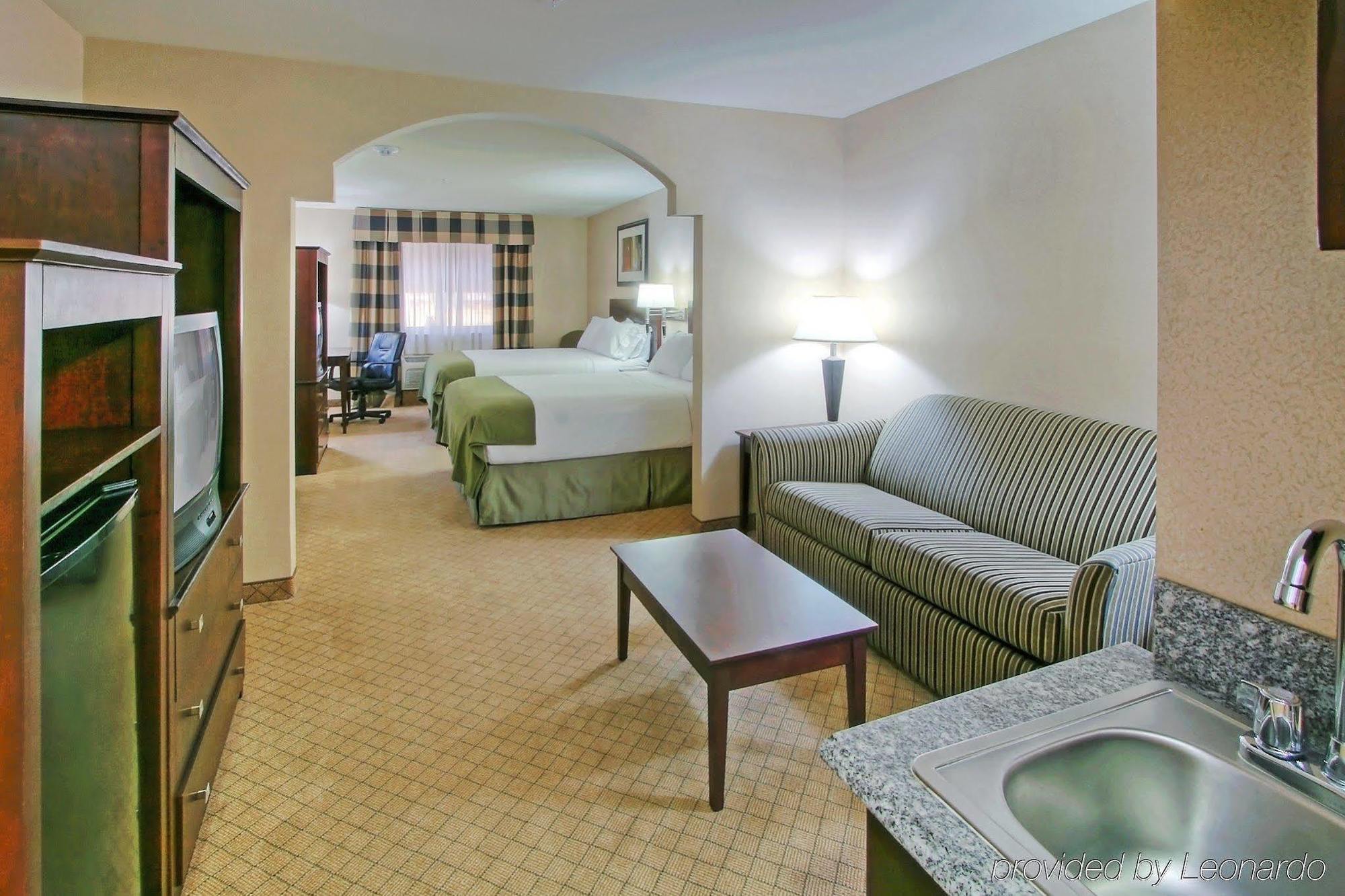 Holiday Inn Express & Suites Portales By Ihg Стая снимка